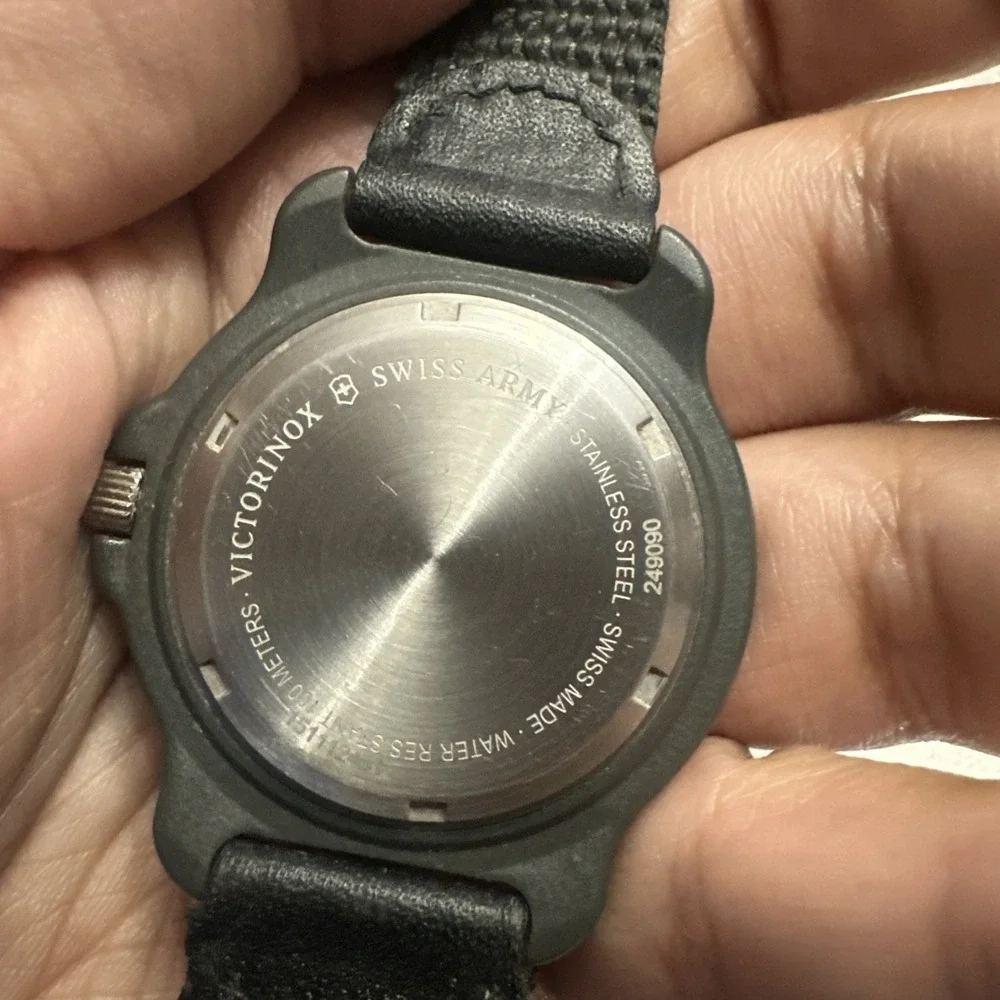 Vintage VICTORINOX SWISS ARMY Men's 40mm Black Watch SWISS MADE Untested As Is